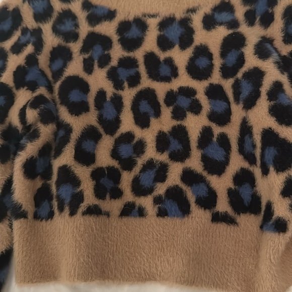 Aritzia Sunday Best Cropped Leopard Cheetah Sweater - Picture 2 of 5